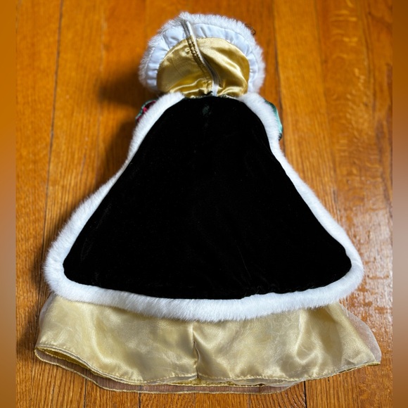 Disney Snow White Porcelain Doll - Picture 6 of 9